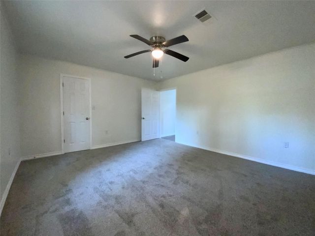 588 Vicksburg Ln, Livingston, TX 77351