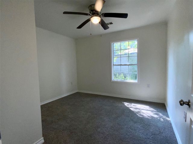 588 Vicksburg Ln, Livingston, TX 77351