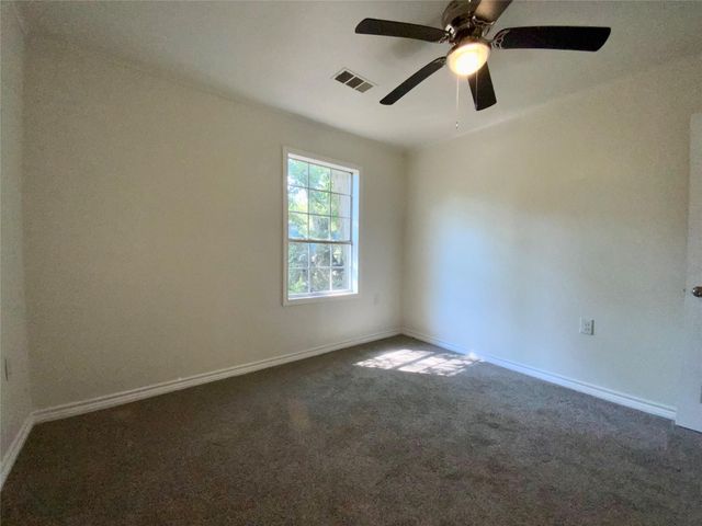 588 Vicksburg Ln, Livingston, TX 77351