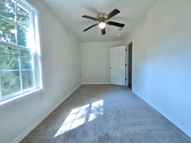 588 Vicksburg Ln, Livingston, TX 77351