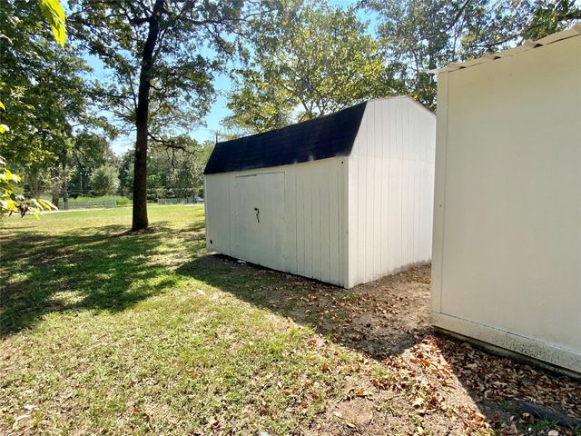 588 Vicksburg Ln, Livingston, TX 77351