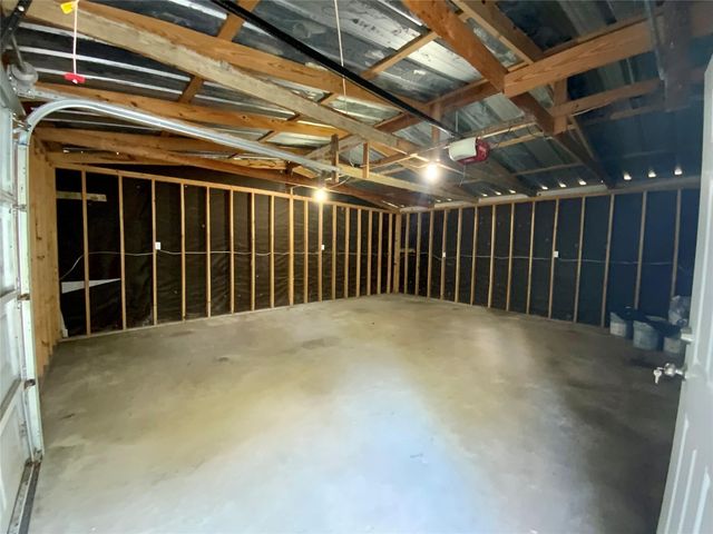 588 Vicksburg Ln, Livingston, TX 77351