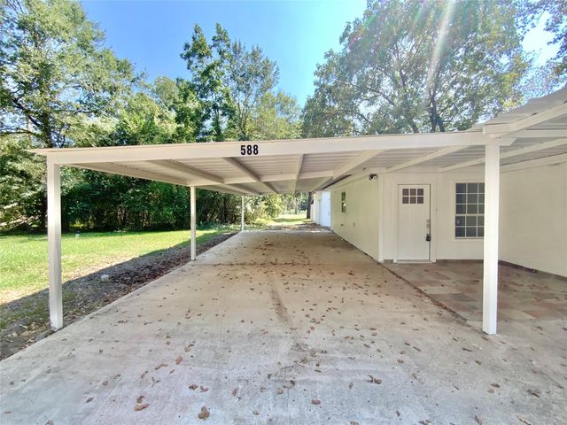 588 Vicksburg Ln, Livingston, TX 77351