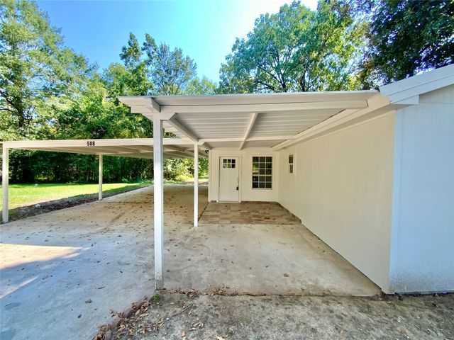 588 Vicksburg Ln, Livingston, TX 77351