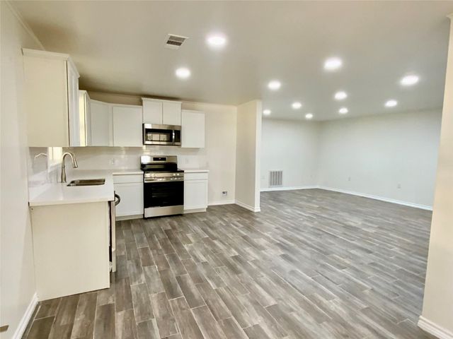 588 Vicksburg Ln, Livingston, TX 77351