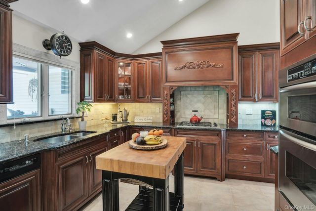 101 Hayrick Lane, Commack, NY 11725