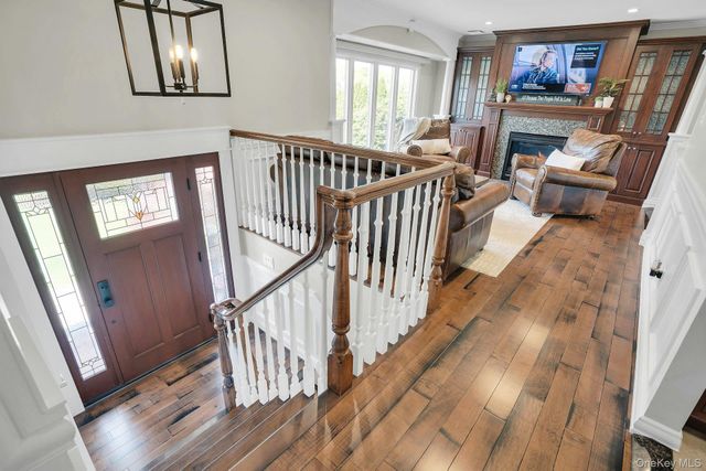 101 Hayrick Lane, Commack, NY 11725