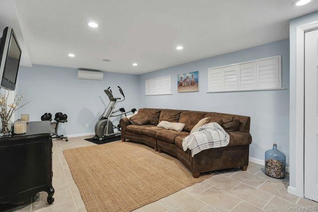 101 Hayrick Lane, Commack, NY 11725