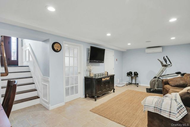 101 Hayrick Lane, Commack, NY 11725