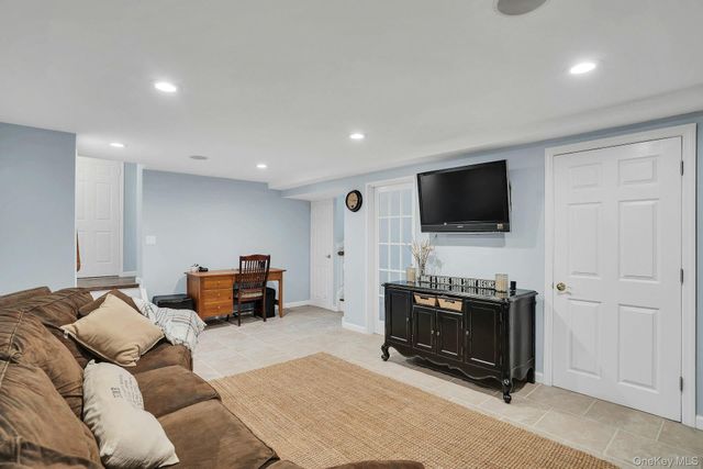 101 Hayrick Lane, Commack, NY 11725