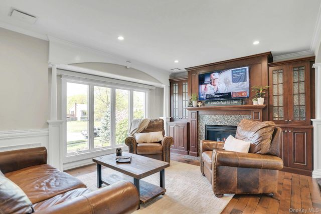 101 Hayrick Lane, Commack, NY 11725