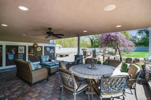 101 Hayrick Lane, Commack, NY 11725