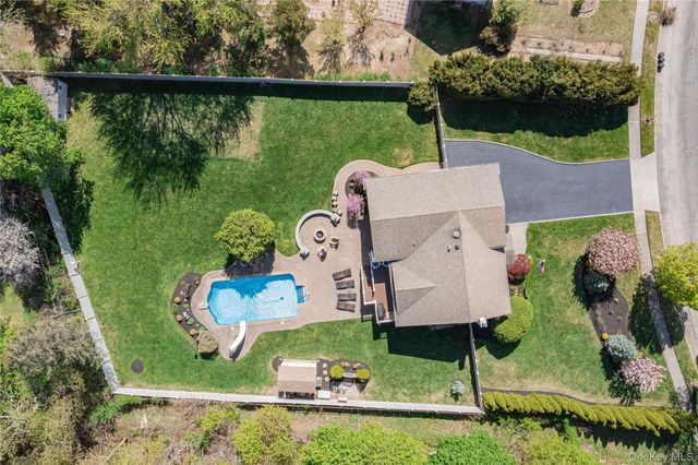 101 Hayrick Lane, Commack, NY 11725