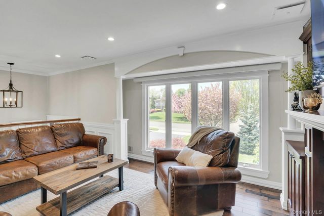 101 Hayrick Lane, Commack, NY 11725