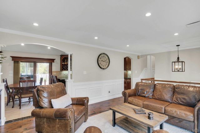 101 Hayrick Lane, Commack, NY 11725