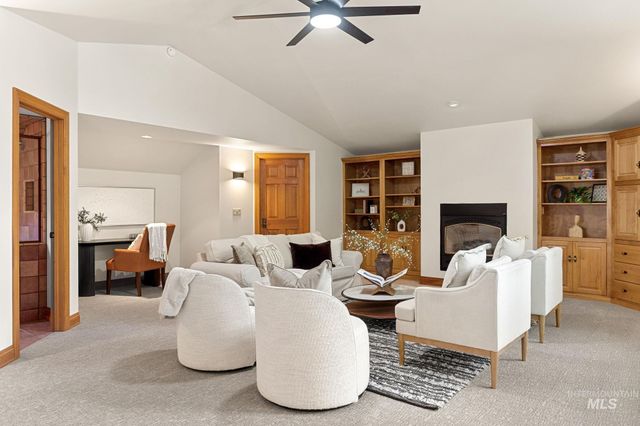 2985 N Holl Drive, Eagle, ID 83616