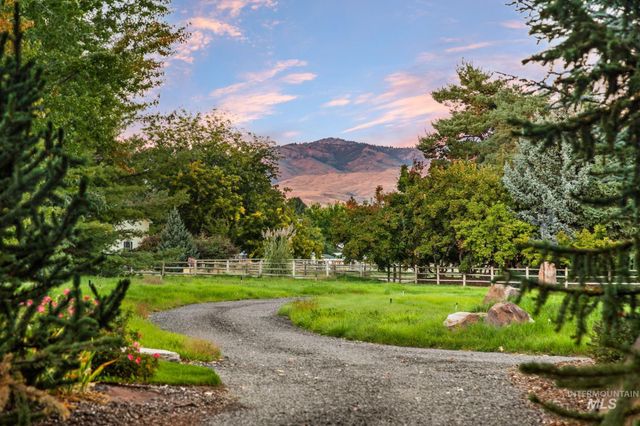2985 N Holl Drive, Eagle, ID 83616