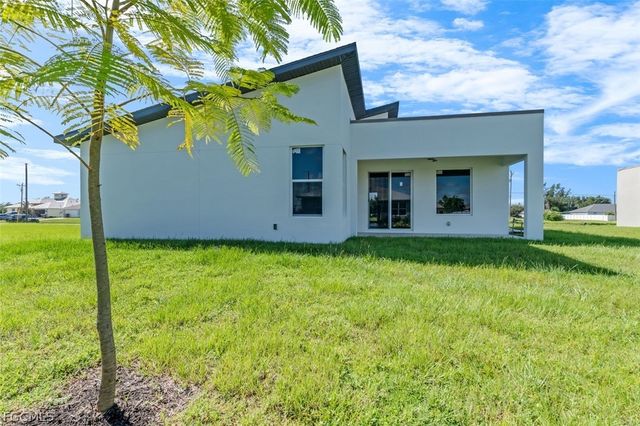 1827 EMBERS PKWY W, Cape Coral, FL 33993