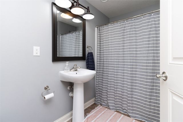 4300 161st Street, Urbandale, IA 50323
