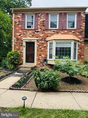 7428 FOUNTAIN HEAD DR, Annandale, VA 22003