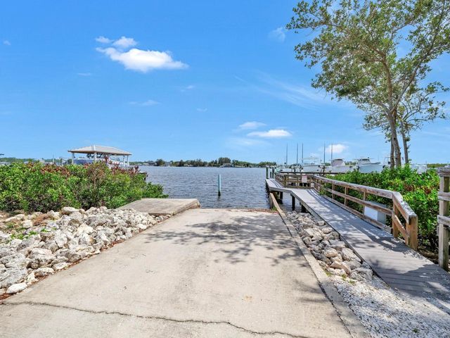 8013 KEY WEST CONCH DRIVE, Riverview, FL 33578