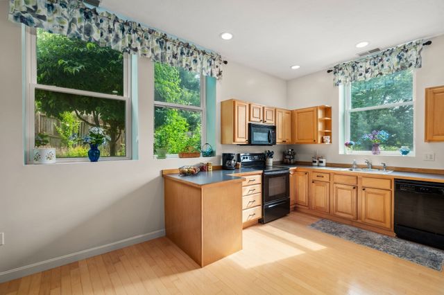 15 Story St 4, Rockport, MA 01966