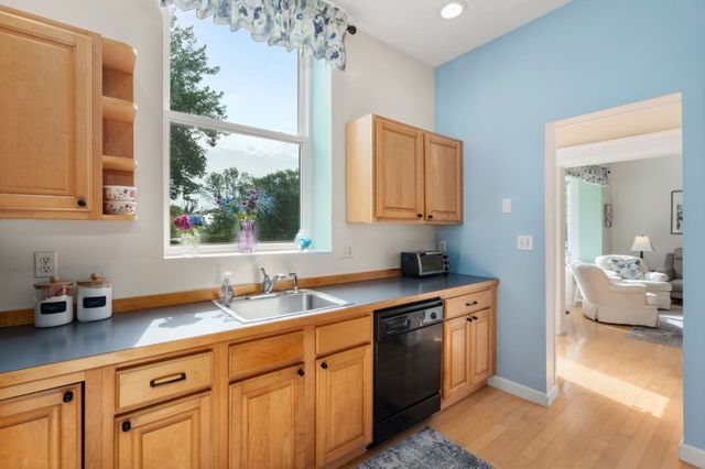 15 Story St 4, Rockport, MA 01966