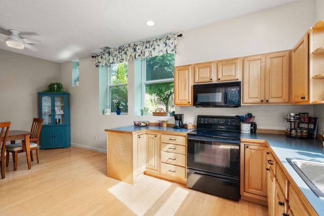 15 Story St 4, Rockport, MA 01966