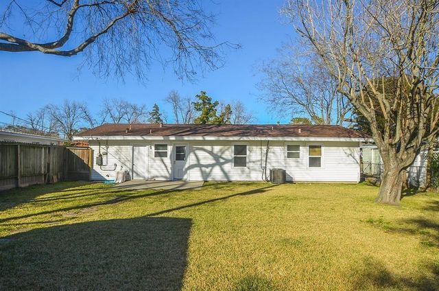 6923 Cole Creek Drive, Houston, TX 77092