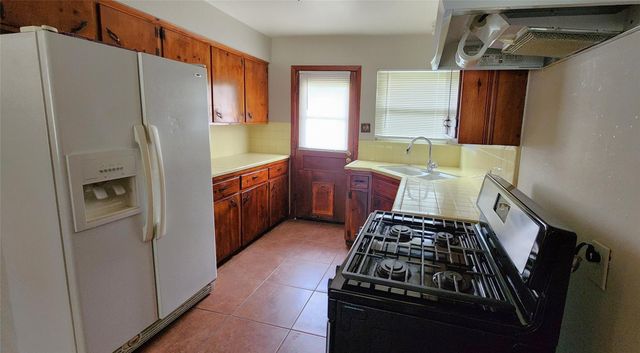 6923 Cole Creek Drive, Houston, TX 77092