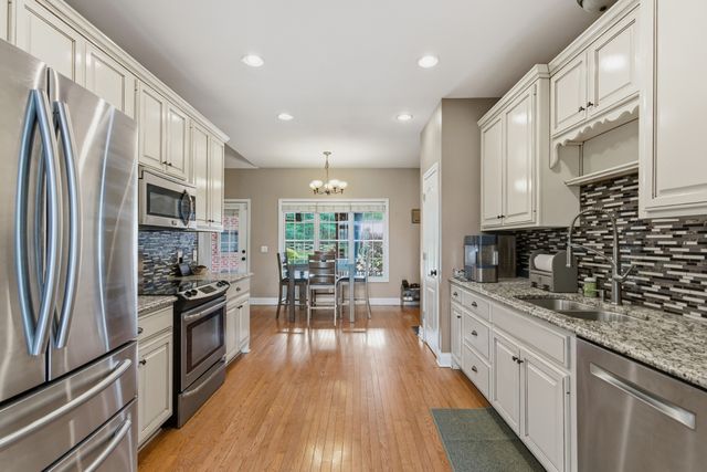1013 Weiss Rd, Cottontown, TN 37048