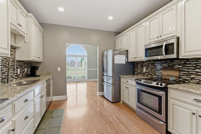 1013 Weiss Rd, Cottontown, TN 37048