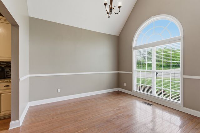 1013 Weiss Rd, Cottontown, TN 37048