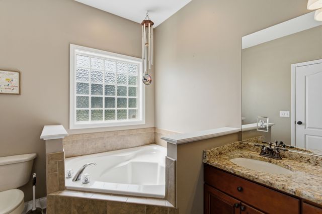 1013 Weiss Rd, Cottontown, TN 37048