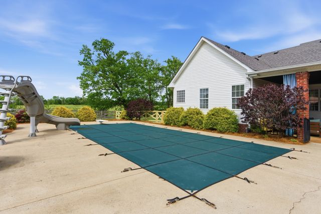 1013 Weiss Rd, Cottontown, TN 37048