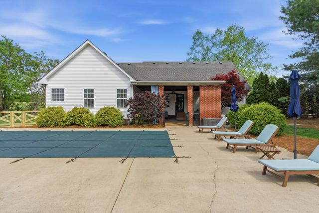 1013 Weiss Rd, Cottontown, TN 37048