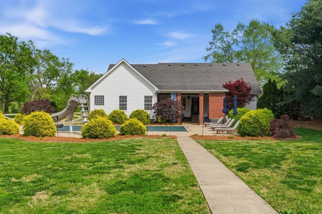 1013 Weiss Rd, Cottontown, TN 37048