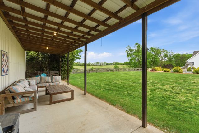 1013 Weiss Rd, Cottontown, TN 37048