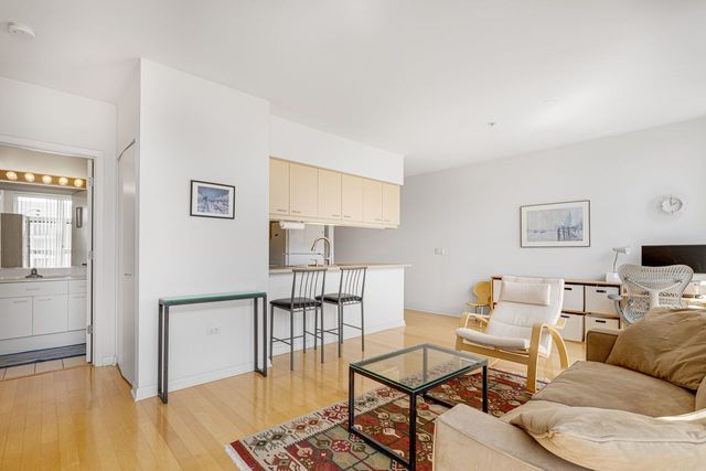 1236 Chicago Avenue 706A, Evanston, IL 60202