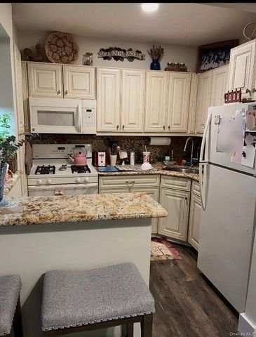 210 E Broadway 6J, Long Beach, NY 11561