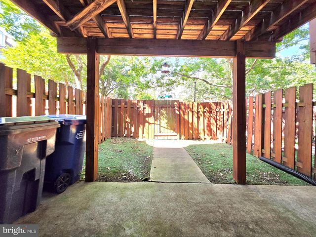 3004 KINGS VILLAGE RD, Alexandria, VA 22306