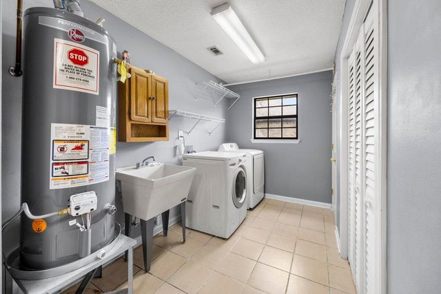 2205 Calle De Marbella, Navarre, FL 32566