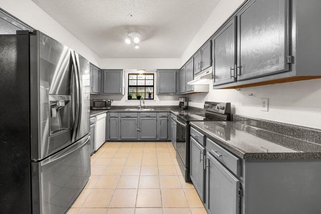 2205 Calle De Marbella, Navarre, FL 32566