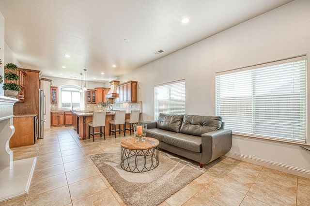 1634 N Cindy Avenue, Clovis, CA 93619