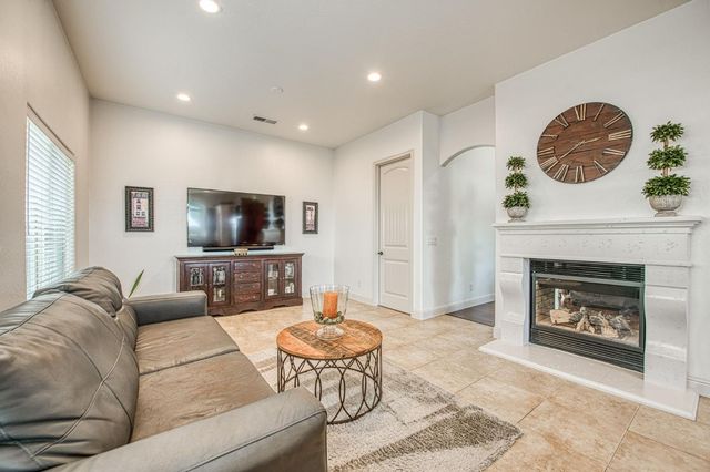 1634 N Cindy Avenue, Clovis, CA 93619