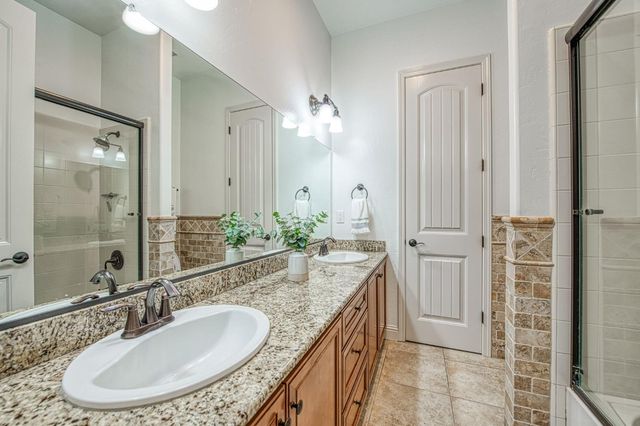 1634 N Cindy Avenue, Clovis, CA 93619