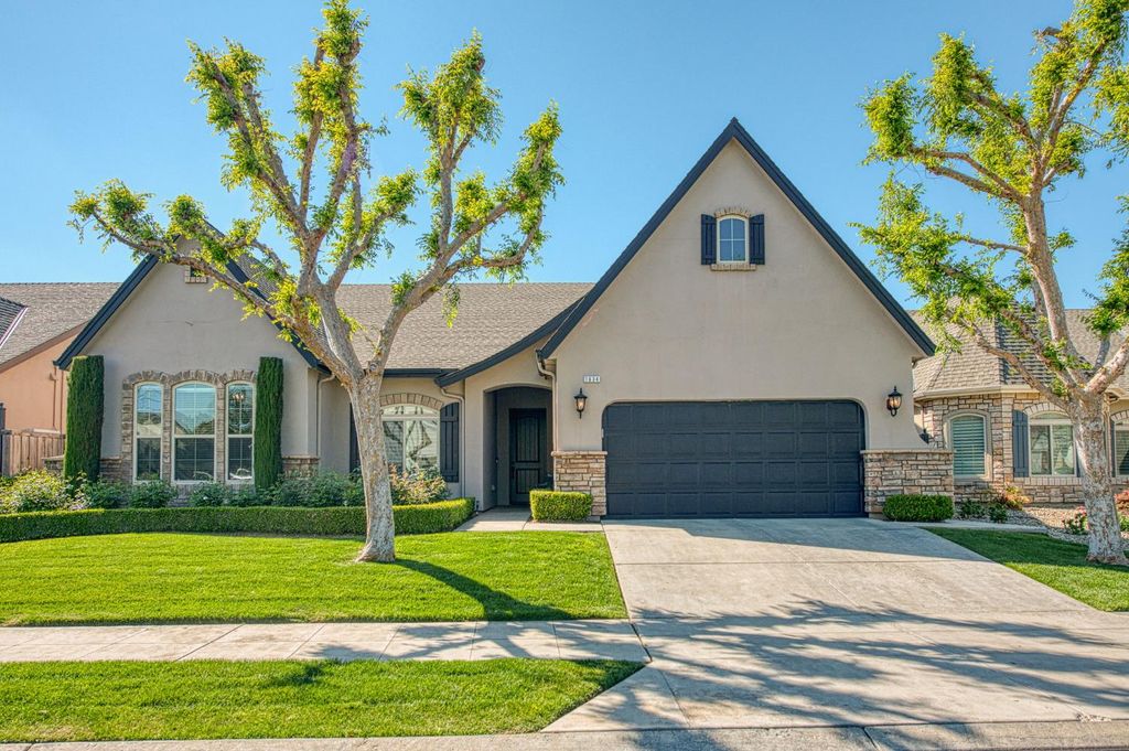 1634 N Cindy Avenue, Clovis, CA 93619