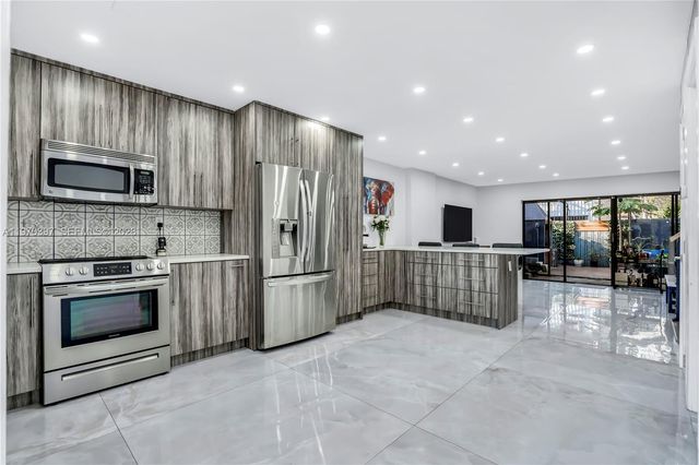 3321 Simms Street 13B, Hollywood, FL 33021