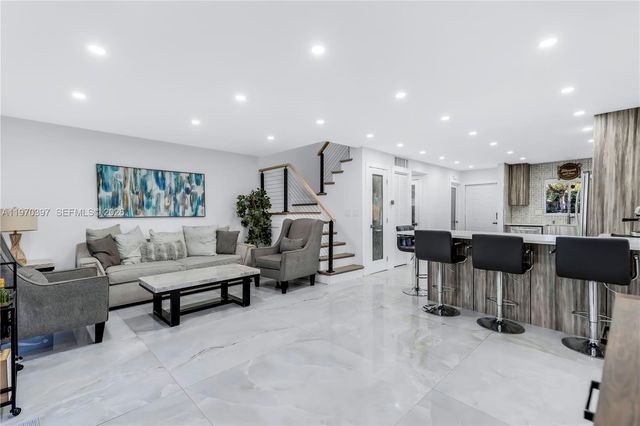 3321 Simms Street 13B, Hollywood, FL 33021