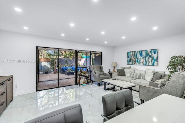 3321 Simms Street 13B, Hollywood, FL 33021